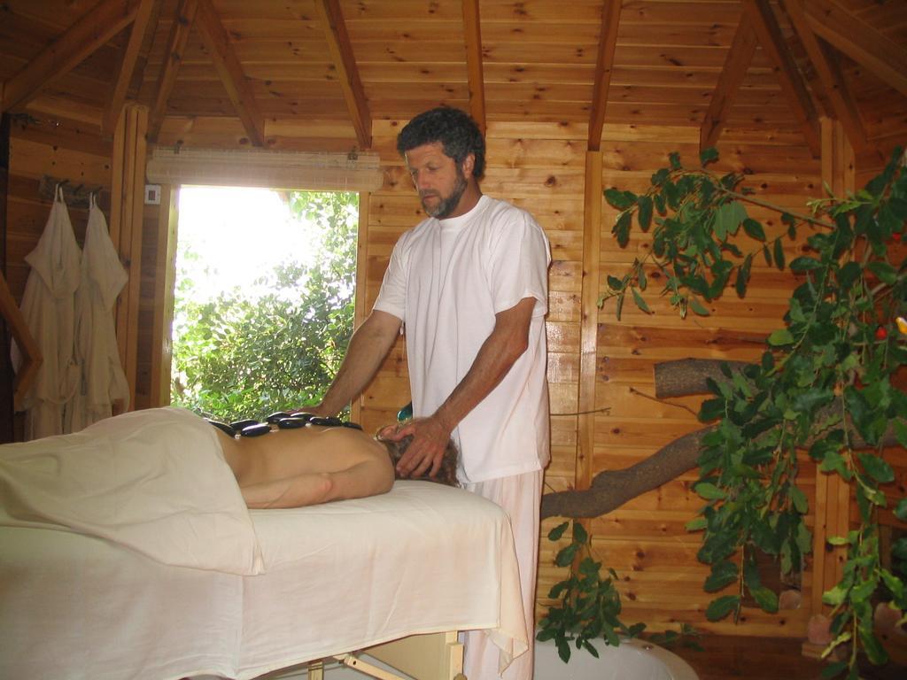 Spa In The Woods - B&B In Amirim Exterior photo