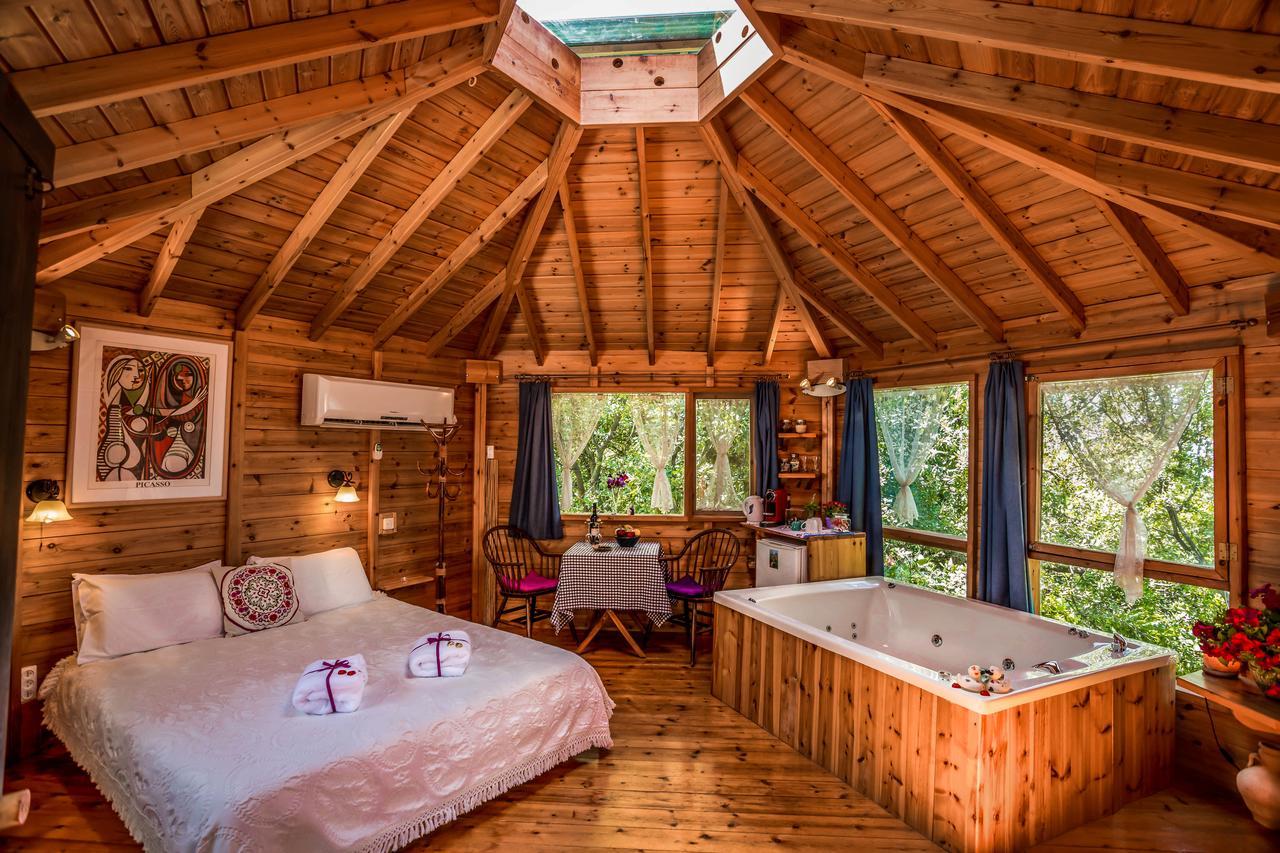 Spa In The Woods - B&B In Amirim Exterior photo